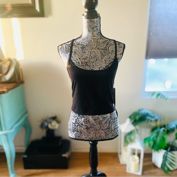 Vuori All The Feels Soft Bliss Blend Tank in Black VW1098 Size L - Picture 4 of 5